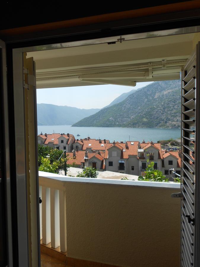 Lorena Rooms Risan Exterior photo